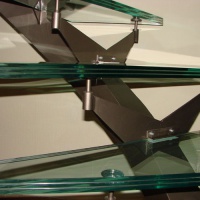 Производство стеклянных лестниц из триплекса